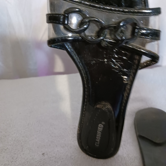 Sandles - Picture 2 of 2